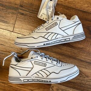 NWT Reebok Club MEMT x Wonder Woman Invisible Jet Sz 7 Shoes Sneakers White Box